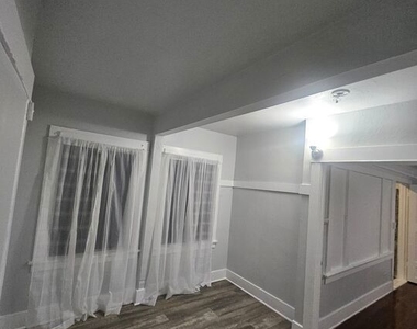 2932 1/2 S Normandie Avenue - Photo Thumbnail 15