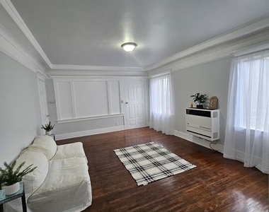 2932 1/2 S Normandie Avenue - Photo Thumbnail 4