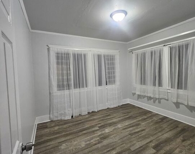 2932 1/2 S Normandie Avenue - Photo Thumbnail 18
