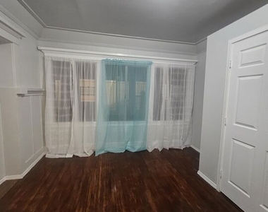 2932 1/2 S Normandie Avenue - Photo Thumbnail 13