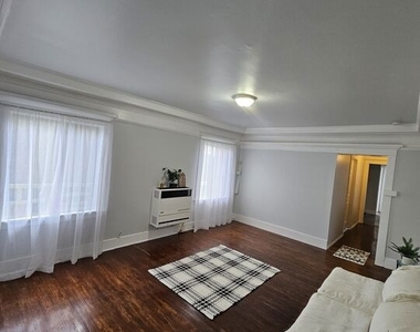 2932 1/2 S Normandie Avenue - Photo Thumbnail 5
