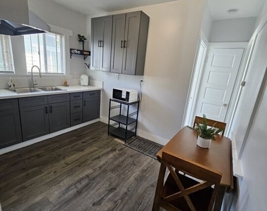 2932 1/2 S Normandie Avenue - Photo Thumbnail 7