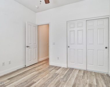 4607 Valerio Way - Photo Thumbnail 12