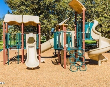 4607 Valerio Way - Photo Thumbnail 31