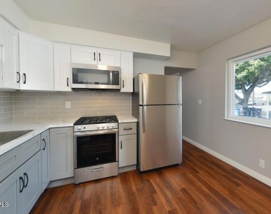 2775 Los Robles Road - Photo Thumbnail 7