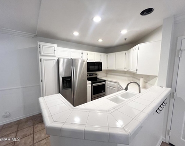5805 Oak Bend Lane - Photo Thumbnail 3