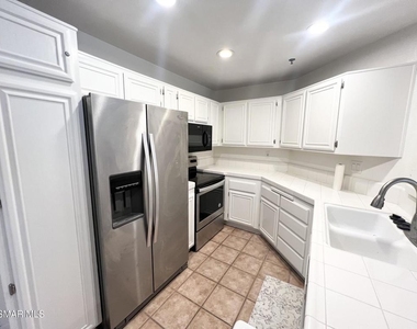 5805 Oak Bend Lane - Photo Thumbnail 4