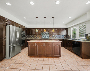 1221 Gentilly Place - Photo Thumbnail 10