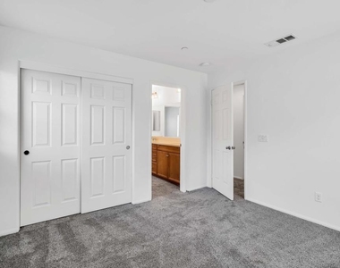 530 Calle Vibrante - Photo Thumbnail 19