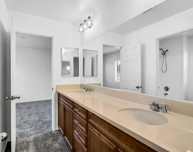 530 Calle Vibrante - Photo Thumbnail 20