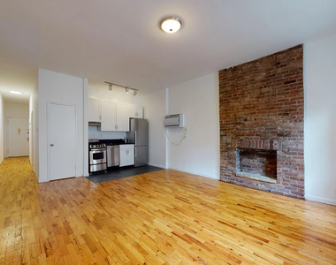 East 87th Street - Photo Thumbnail 3