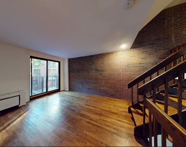 East 88th Street - Photo Thumbnail 3