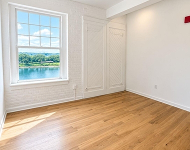 155 S River St - Photo Thumbnail 4