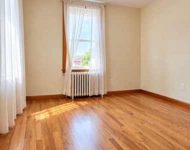 12 Balfour Street - Photo Thumbnail 7