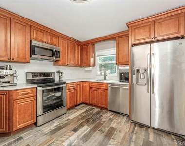 6 Crest Drive - Photo Thumbnail 9