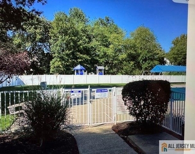 401 Yorkshire Place - Photo Thumbnail 20