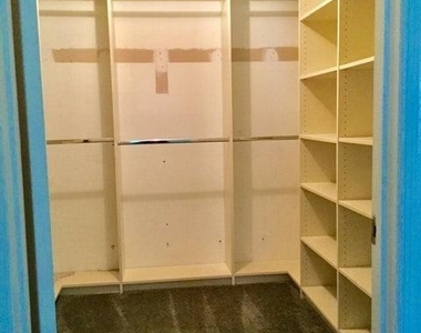 401 Yorkshire Place - Photo Thumbnail 11
