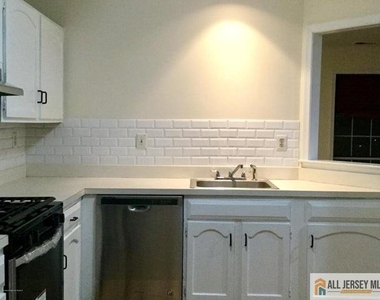 401 Yorkshire Place - Photo Thumbnail 7