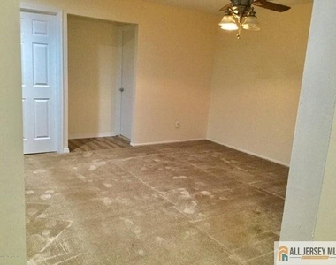 401 Yorkshire Place - Photo Thumbnail 5