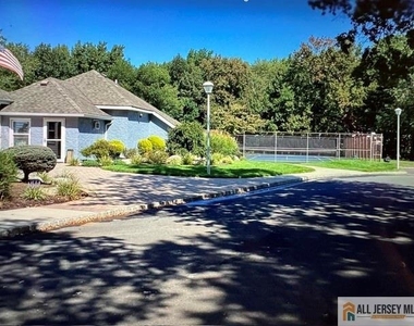 401 Yorkshire Place - Photo Thumbnail 15