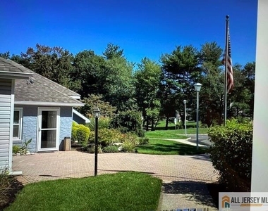 401 Yorkshire Place - Photo Thumbnail 19