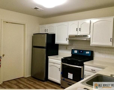 401 Yorkshire Place - Photo Thumbnail 6