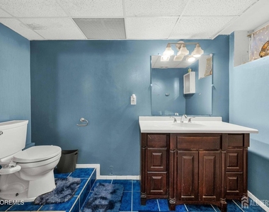 1 Quincy Circle - Photo Thumbnail 32