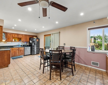 1 Quincy Circle - Photo Thumbnail 15