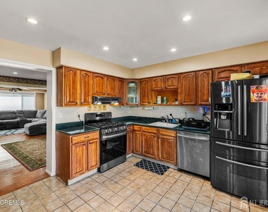 1 Quincy Circle - Photo Thumbnail 12