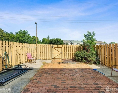 1 Quincy Circle - Photo Thumbnail 3