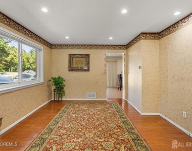 1 Quincy Circle - Photo Thumbnail 5