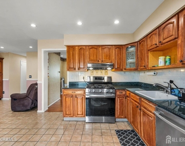 1 Quincy Circle - Photo Thumbnail 14