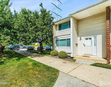 1 Quincy Circle - Photo Thumbnail 2