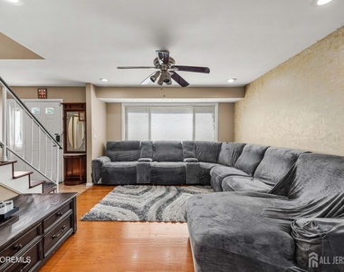 1 Quincy Circle - Photo Thumbnail 10