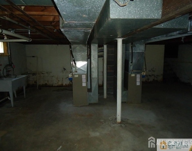 207 Avenel Street - Photo Thumbnail 9