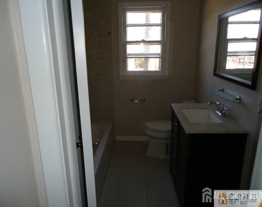 207 Avenel Street - Photo Thumbnail 5
