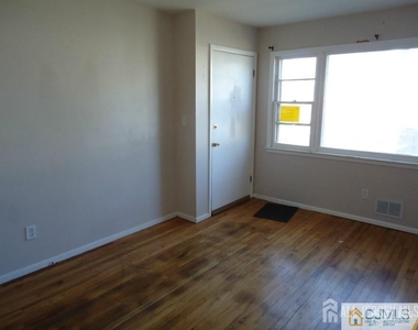 207 Avenel Street - Photo Thumbnail 8