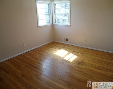 207 Avenel Street - Photo Thumbnail 6