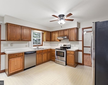 1130 Columbus Drive - Photo Thumbnail 8