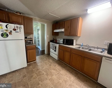 6024 Loriella Park Drive - Photo Thumbnail 4