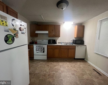 6024 Loriella Park Drive - Photo Thumbnail 3