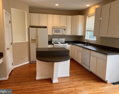 21540 Harvest Green Terrace - Photo Thumbnail 2
