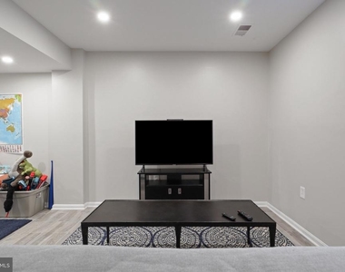 2802 Hyson Lane - Photo Thumbnail 24