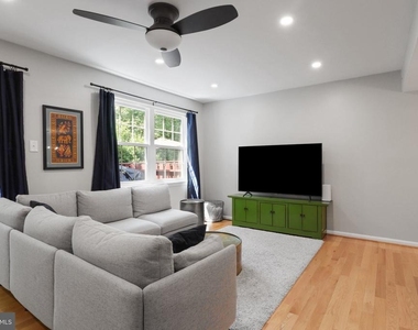 2802 Hyson Lane - Photo Thumbnail 10