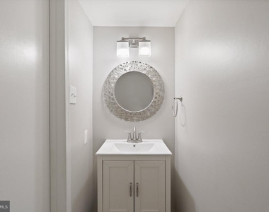 2802 Hyson Lane - Photo Thumbnail 14