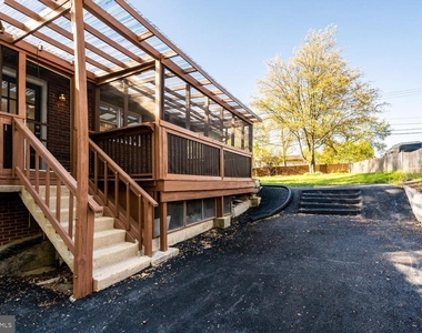 3535 Memorial Street - Photo Thumbnail 47