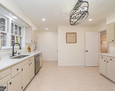 3535 Memorial Street - Photo Thumbnail 12