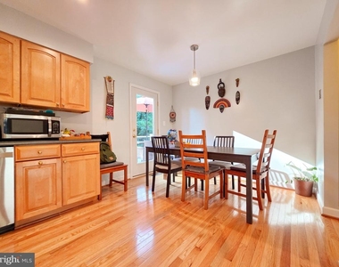 9910 Kingsbridge Drive - Photo Thumbnail 4