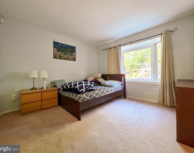 9910 Kingsbridge Drive - Photo Thumbnail 9