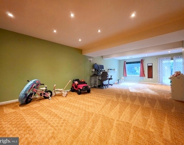 9910 Kingsbridge Drive - Photo Thumbnail 23